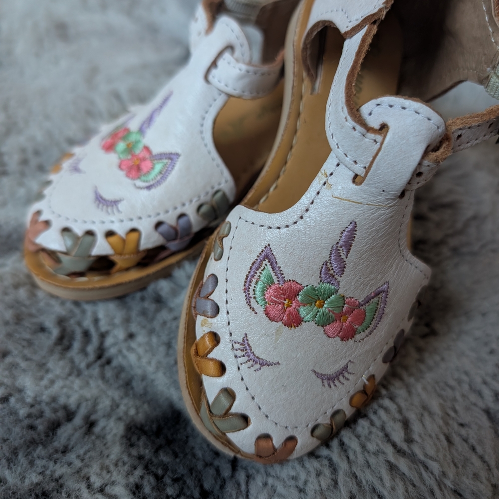 🦄 Mexican Leather Scandals Kids Unicorn Embroidered White Scandals 🦄